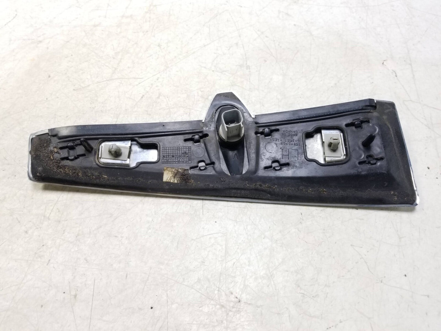 2010- 2012 Cadillac SRX Front Side Fender Marker Light Repeater Panel Right  OEM
