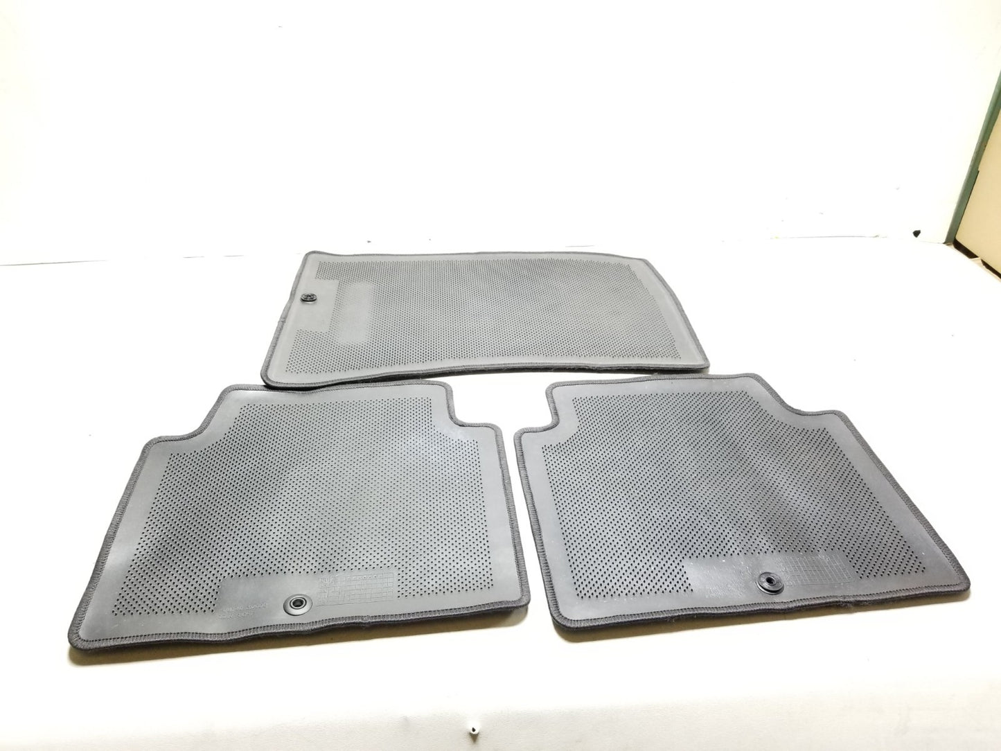 09 - 12 Hyundai Genesis Sedan Floor Mat Carpet 3pcs OEM