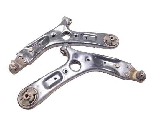 2014 - 2019 Kia Soul Front Lower Control Arm Left & Right OEM