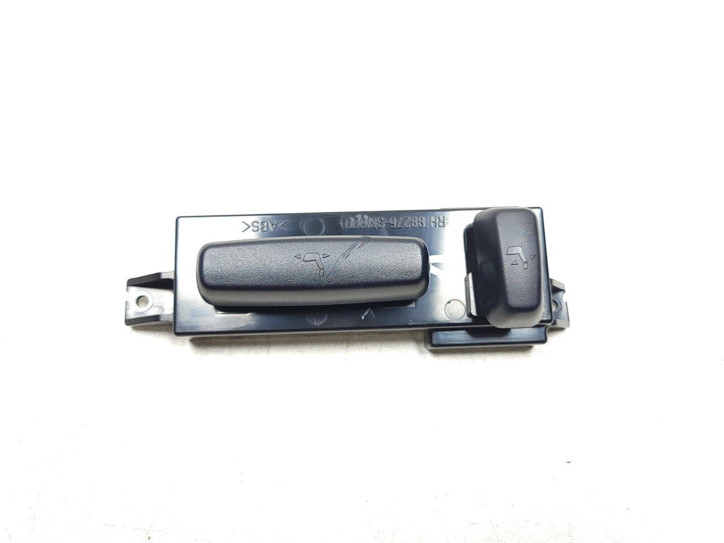 2009 - 2012 Hyundai Genesis Seat Side Trim Front Passenger Side Right OEM