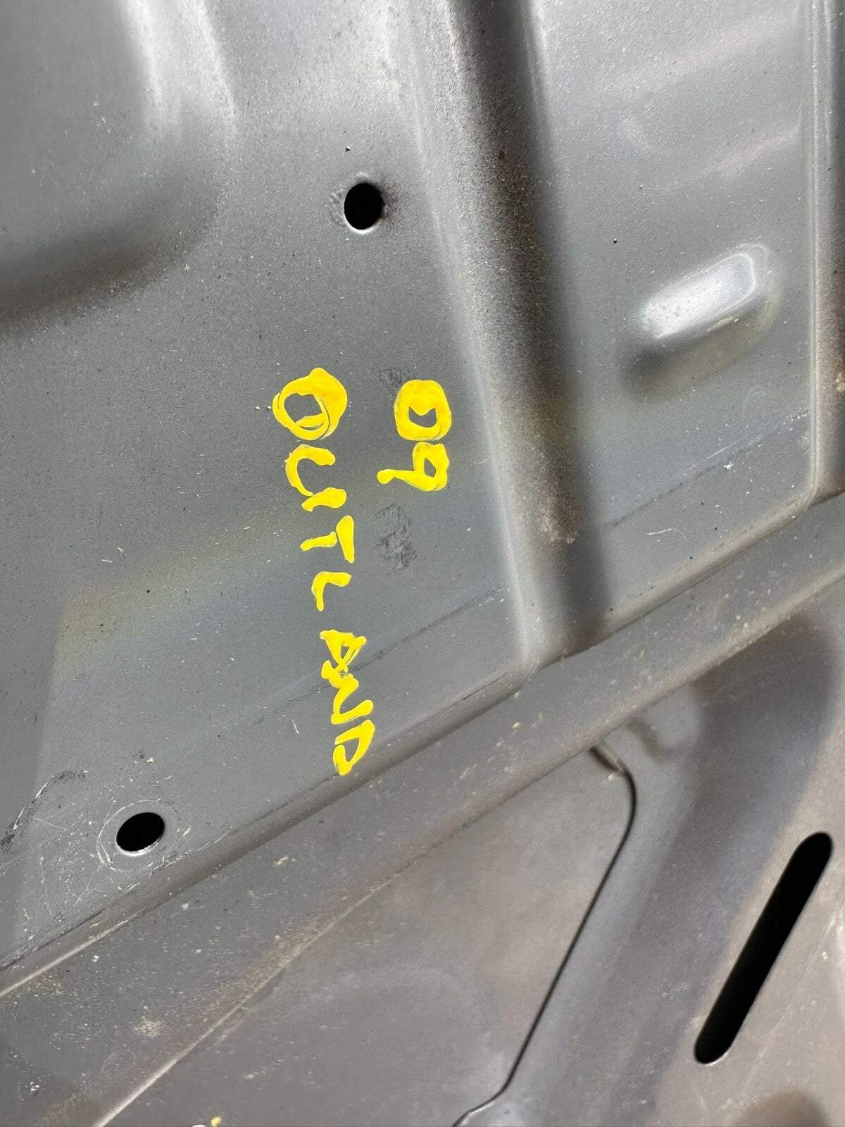 07 08 09 Mitsubishi Outlander Hood OEM **paint : A31**