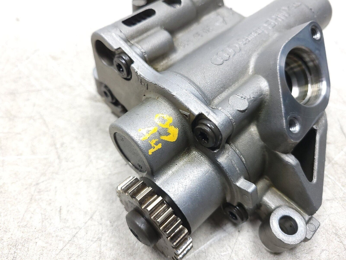 2009 - 2012 Audi A4 Quattro Engine Oil Pump   2.0t OEM