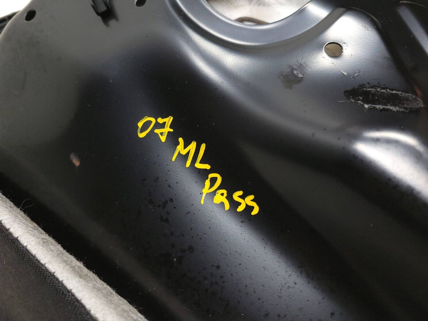 06-11 Mercedes W164 Ml500 Front Seat Cushion Bottom Lower Passenger Right OEM