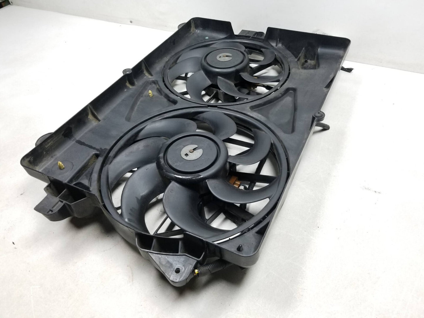 2005 Chevrolet Equinox Radiator Cooling Fan W/ Shroud 3.4l OEM