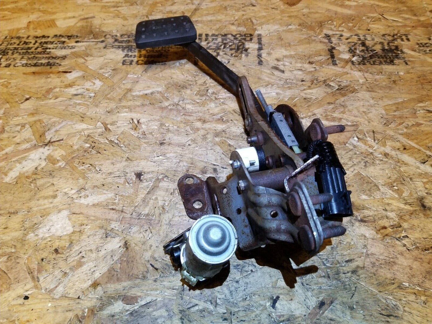 2004 - 2009 Cadillac SRX Brake Pedal OEM