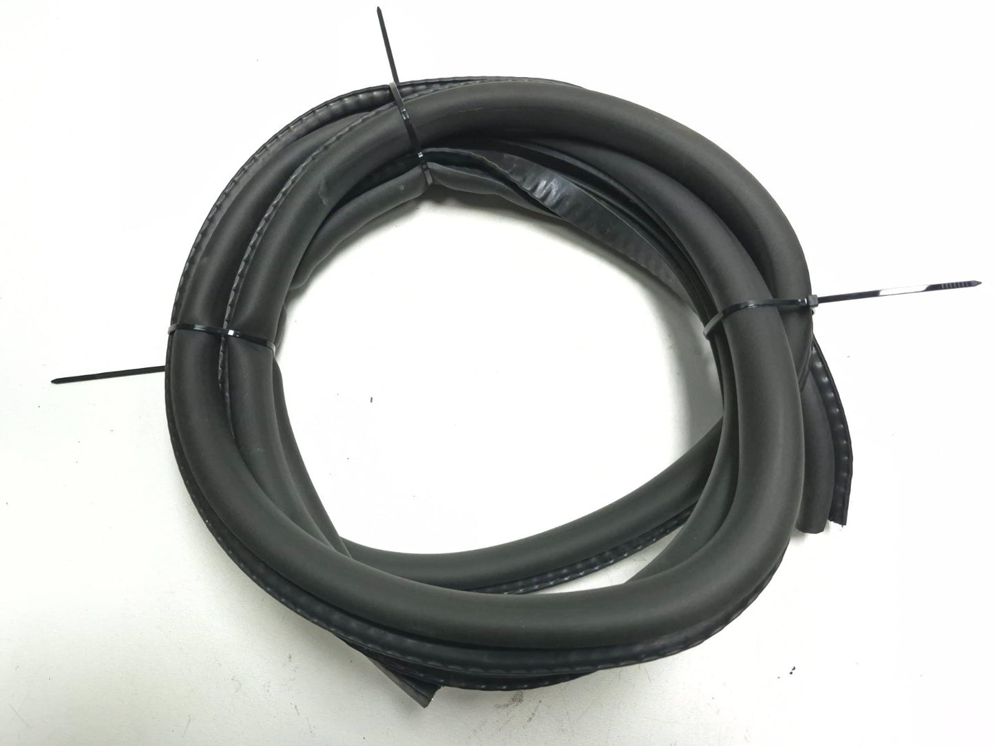 2011 BMW 750li Rear Door Weatherstrip Seal Left & Right 3 Pcs OEM