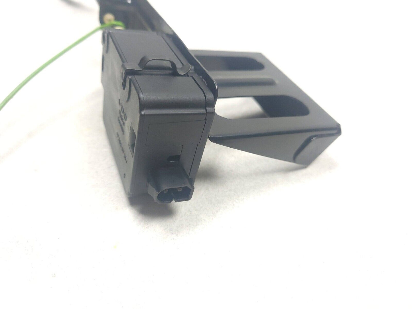2006-2009 Range Rover Fuel Filler Flap Lid Actuator Motor 6987625 OEM