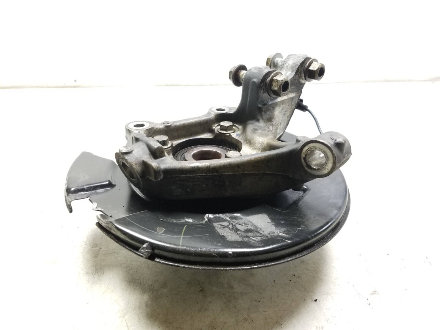 2010 - 2016 Cadillac SRX Wheel Spindle Knuckle Front Driver Side Right OEM