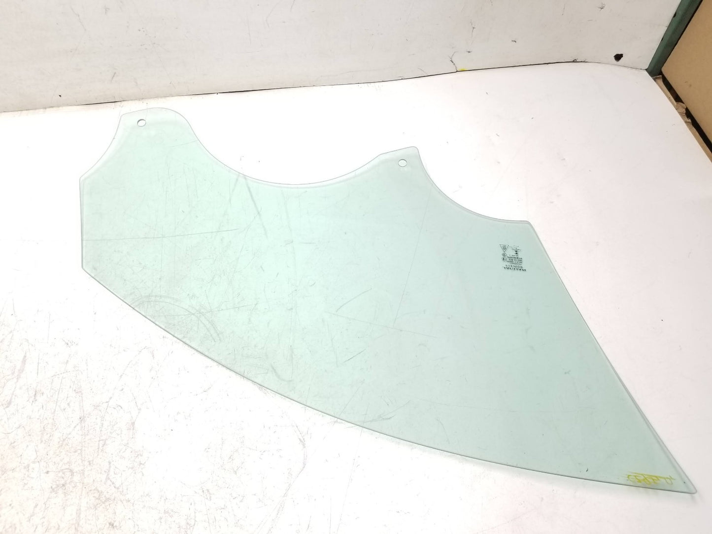 2017 Jaguar Xe Front Driver Side Left Door Glass T4n3103 OEM