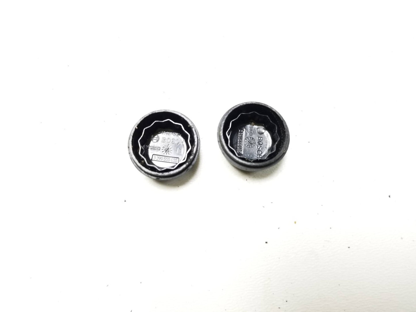 2021 Tesla Model 3 Winshield Wiper Arm Bolt Cap 2pcs OEM