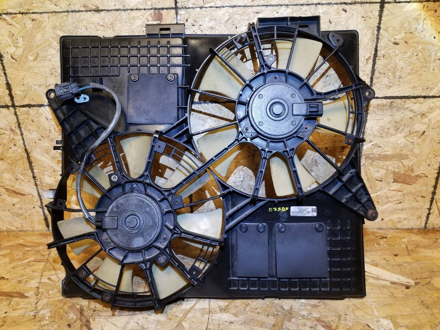 2004 - 2009 Cadillac SRX Radiator Cooling Fan W/ Shroud 3.6l OEM