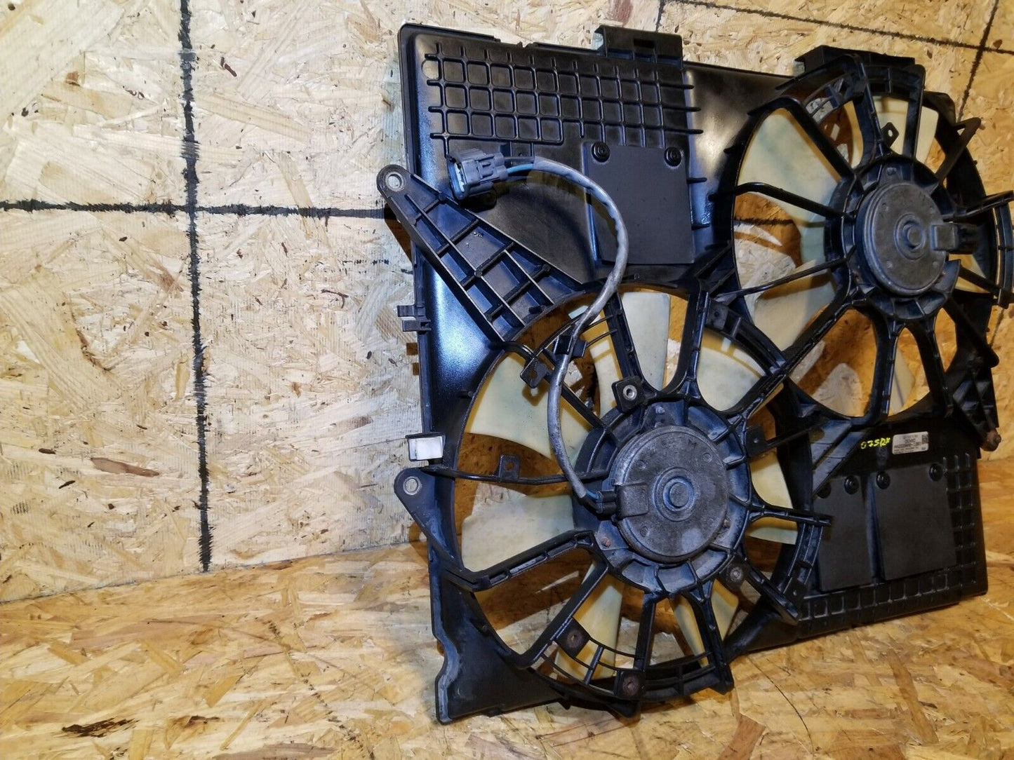 2004 - 2009 Cadillac SRX Radiator Cooling Fan W/ Shroud 3.6l OEM