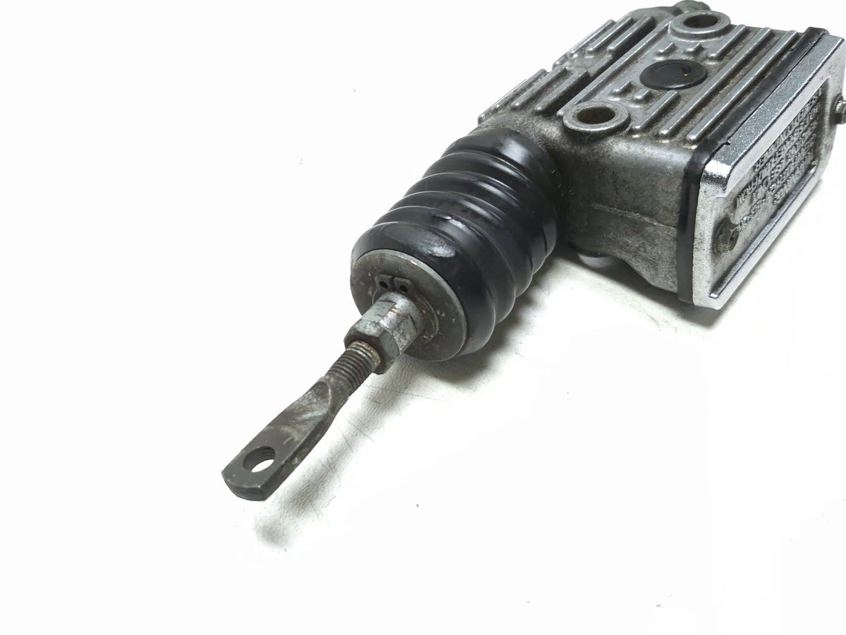 1998 Harley Sportster Xl1200 Xl883 Rear Brake Master Cylinder 42456-87b OEM