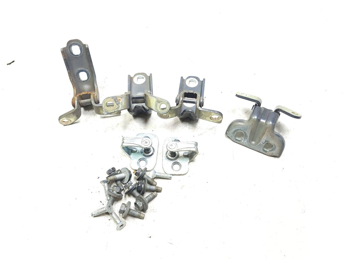 10-15 Chevrolet Equinox Door Hinge Front & Rear Driver Side Left OEM