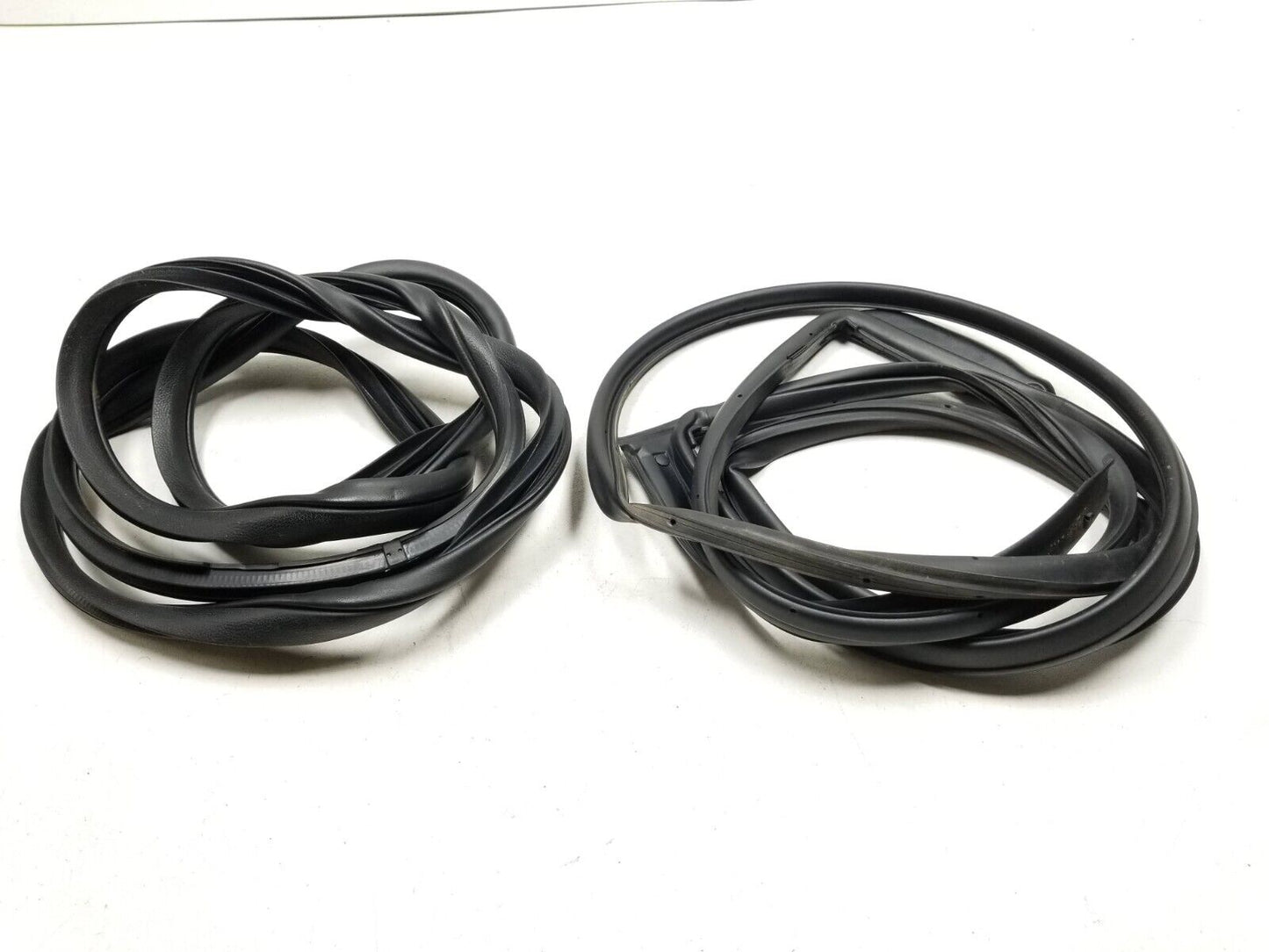 17 18 Kia Forte Door Wheatherstrip Seal Rear Passenger Side Right Pair OEM