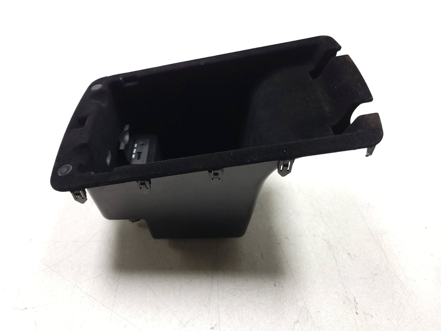 09-14 Hyundai Genesis Center Console Storage Tray Aux Ipod Usb Socket OEM Sedan