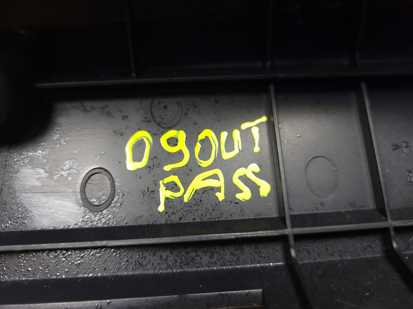 2007-2013 Mitsubishi Outlander Upper Glove Box Lid Door Cover 8042a-01670  OEM
