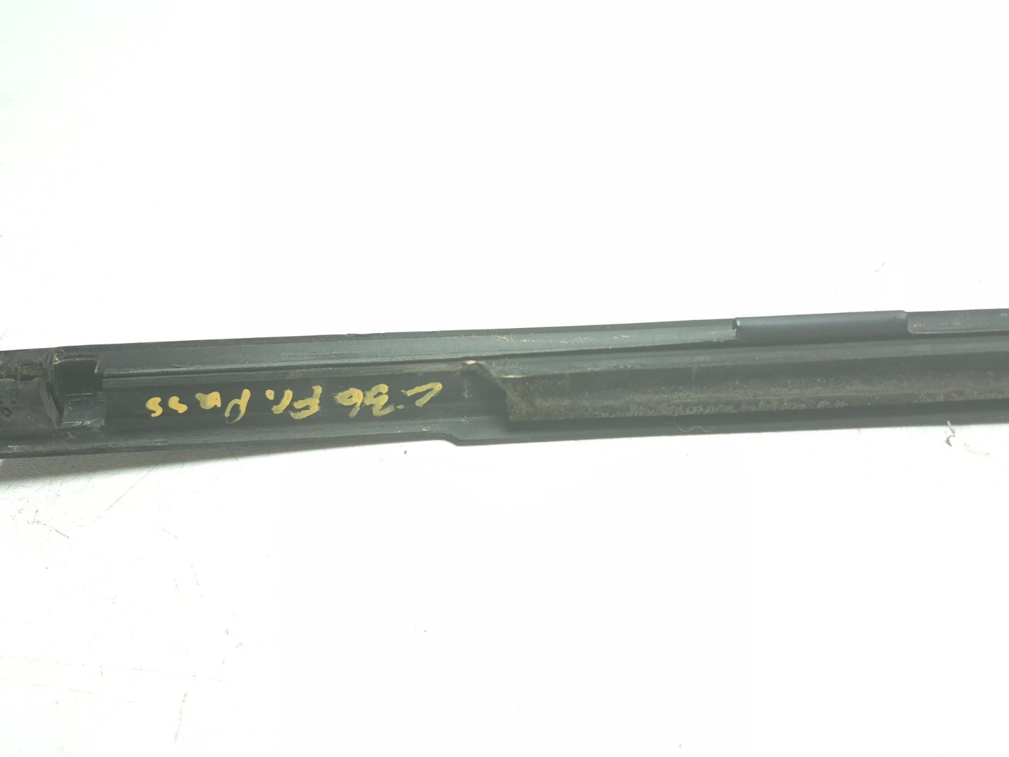 2014 Fiat 500l Door Weatherstrip Front Passenger Side Right OEM