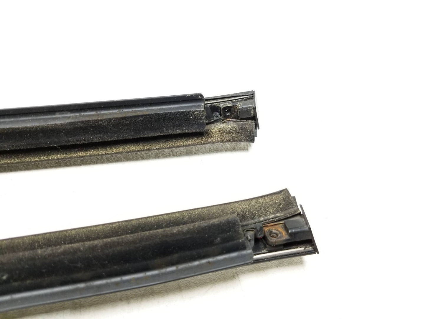 2009-2016 Hyundai Genesis Coupe Front Door Window Belt Seal Left & Right OEM