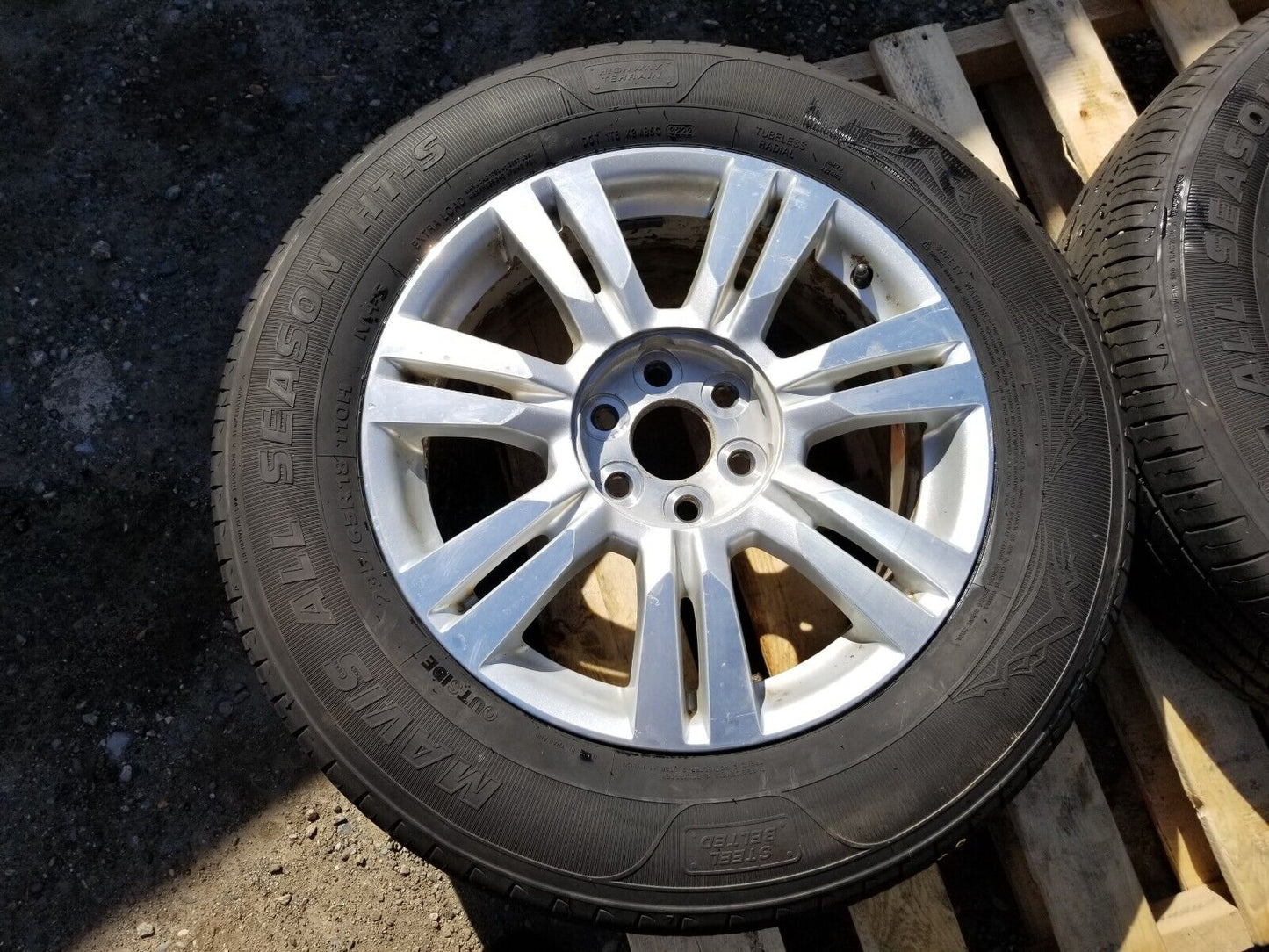 2010 - 2016 Cadillac SRX Wheel Rim W/ Tire 235/65r18 8.5/32" Pair 9597414 OEM