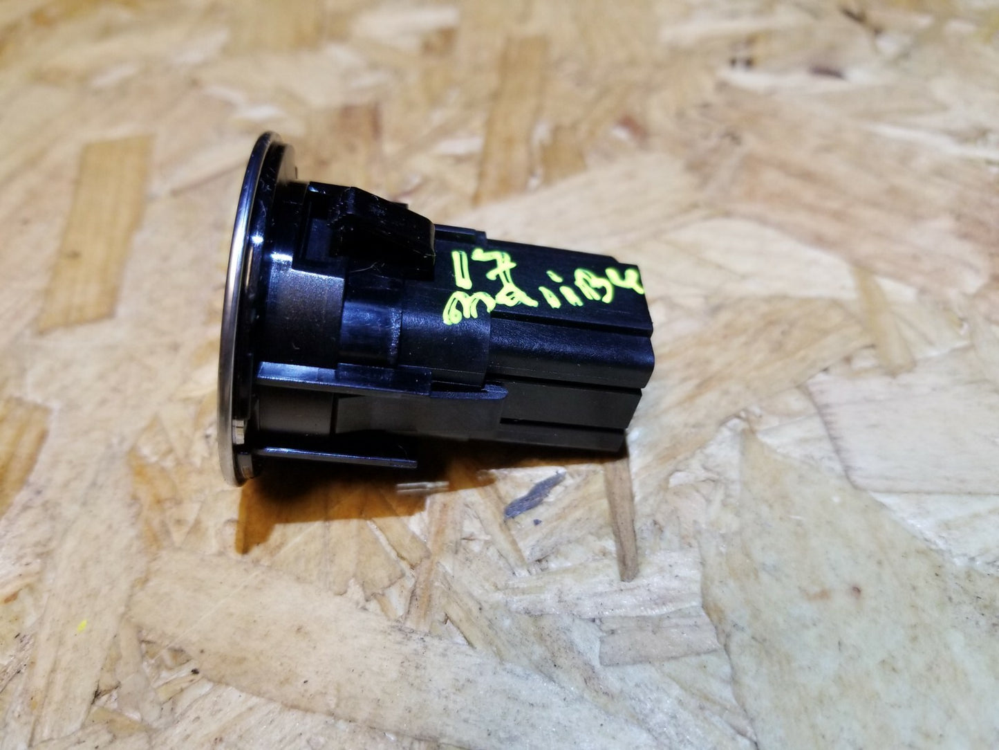16 17 18 19 Chevrolet Malibu Engine Start / Stop Ignition Button 23122462 OEM