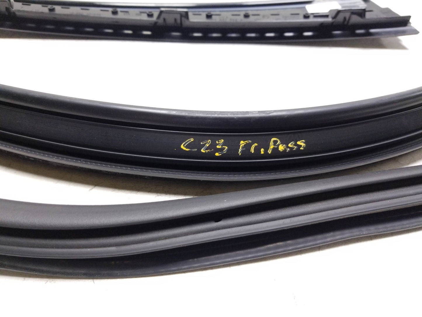 10 - 14 VW Golf GTI Upper Door Glass Weatherstrip Front Passenger Side Right OEM