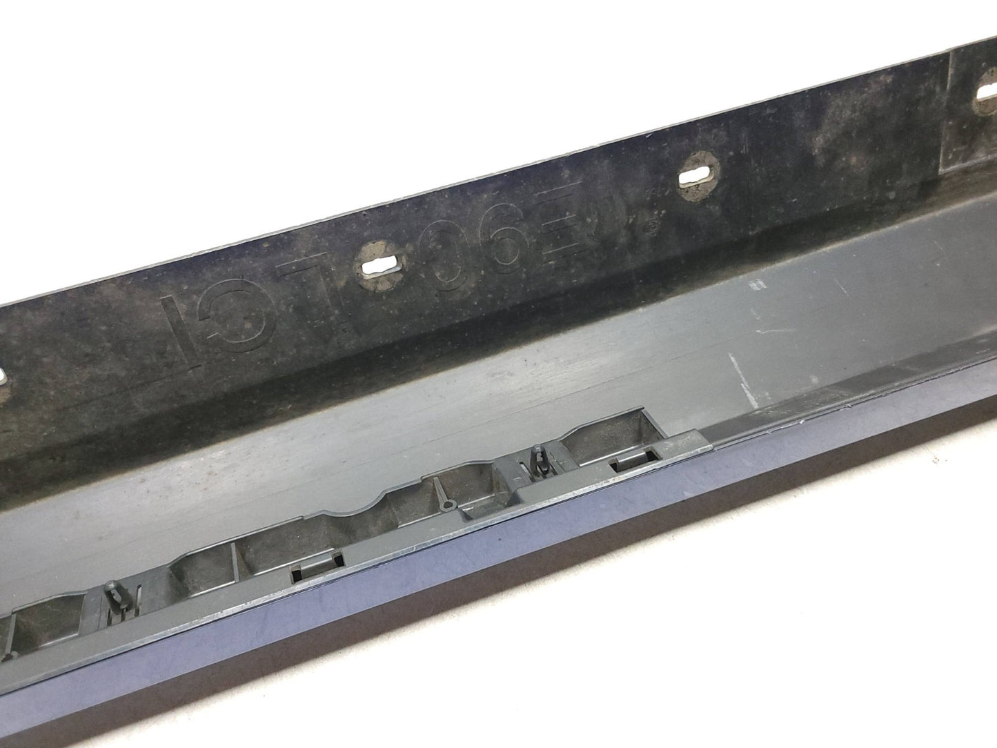 09 10 11 BMW E90 328xi Lci Rocker Panel Skirt Molding Driver Side Left OEM
