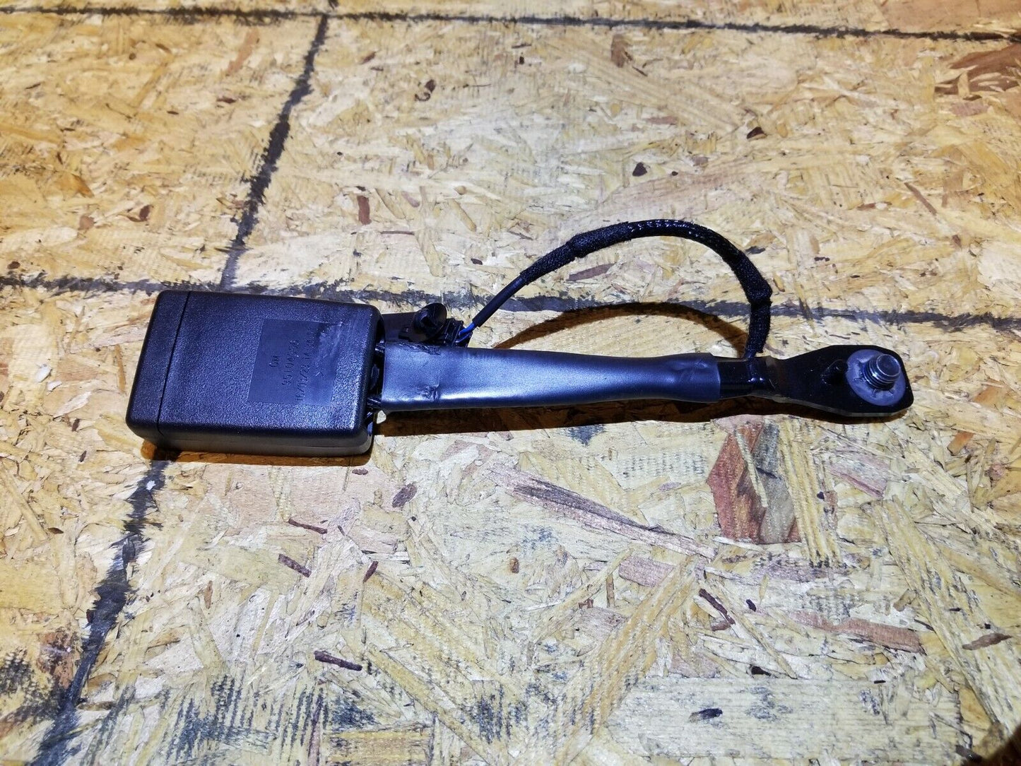 13 14 15 16 Buick Encore Front Left Driver Seat Belt Buckle Latch OEM 32k