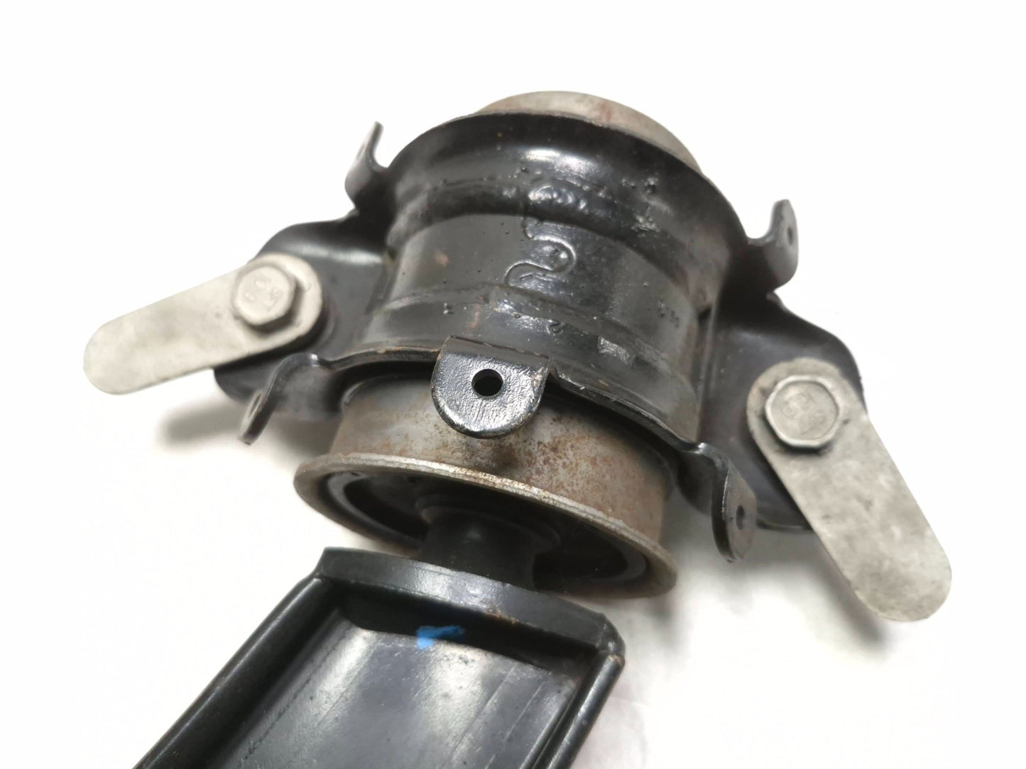2010 Ford Mustang Cabrio Front Lower Control Arm Right Passenger Side OEM