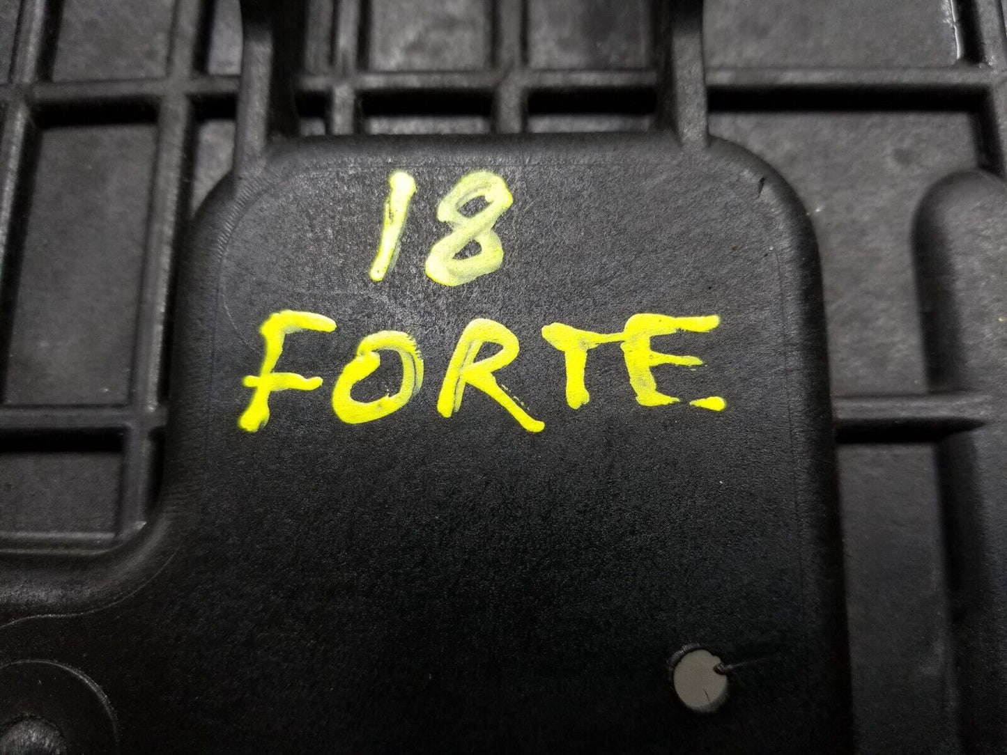 14 15 16 17 18 Kia Forte Battery Tray Holder OEM 49k Miles