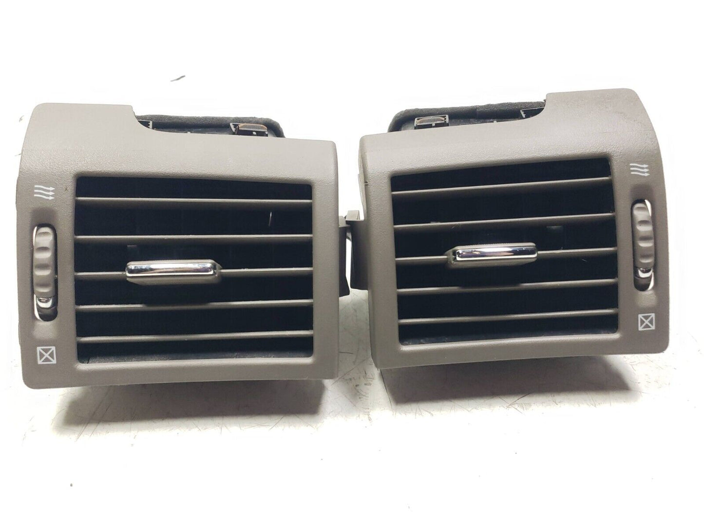 06 - 09 Infiniti M35 Dash Air Vent Pair OEM