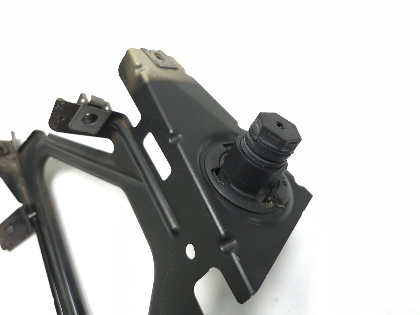 2011 BMW 750li Front Fender Mount Bracket Support Left & Right OEM