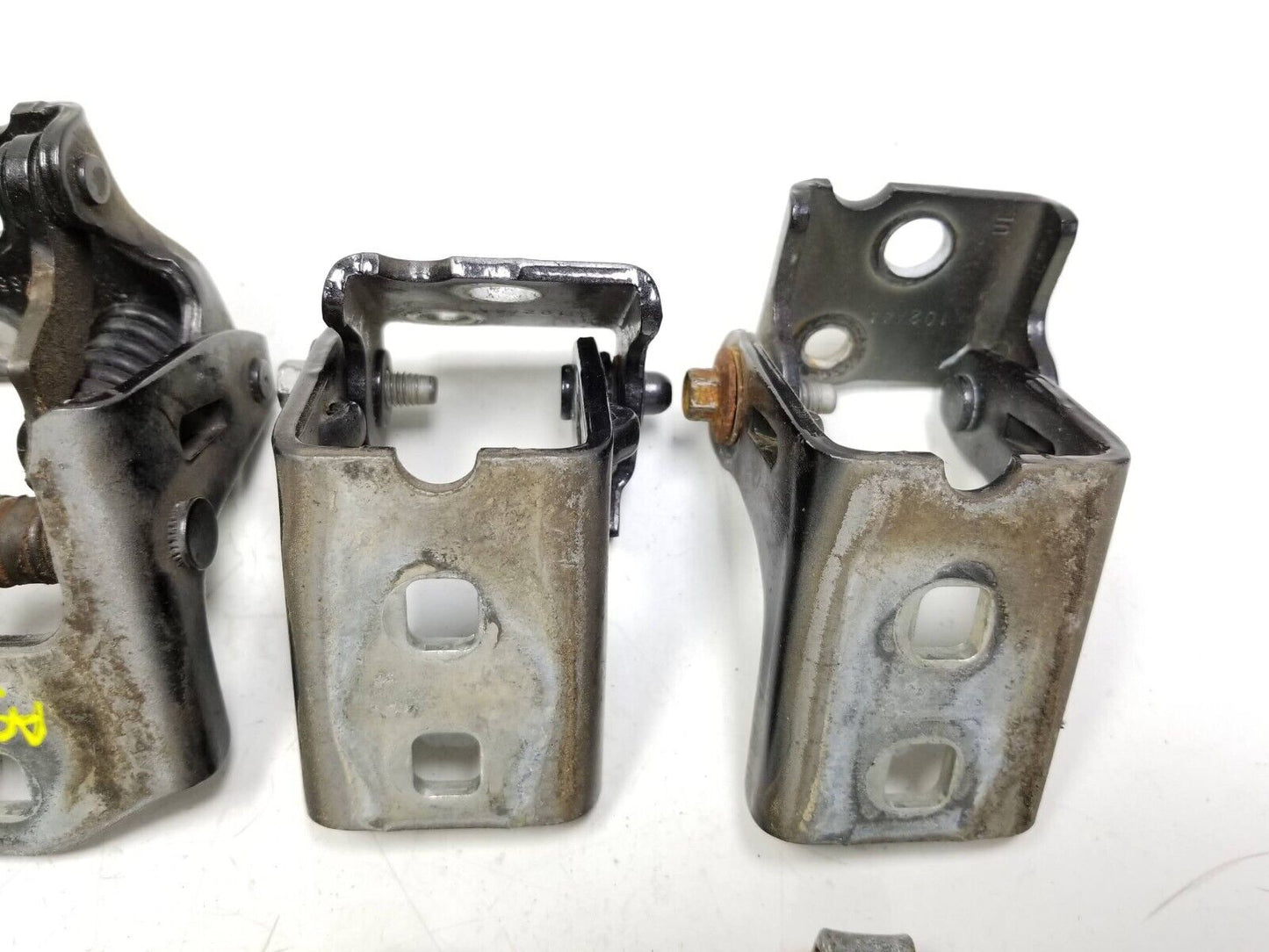 13 14 15 16 GMC Acadia Raer Door Hinge Driver Side Left OEM