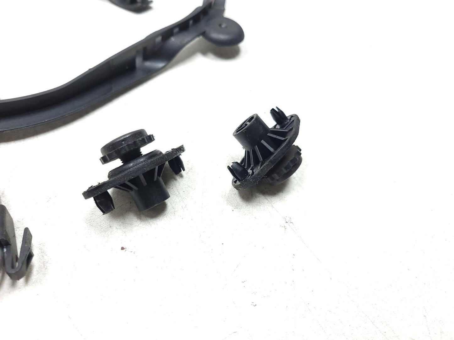 13-18 BMW 330xi F30 Cowl Panel Leaf Grille & Hood Twist Protection OEM β