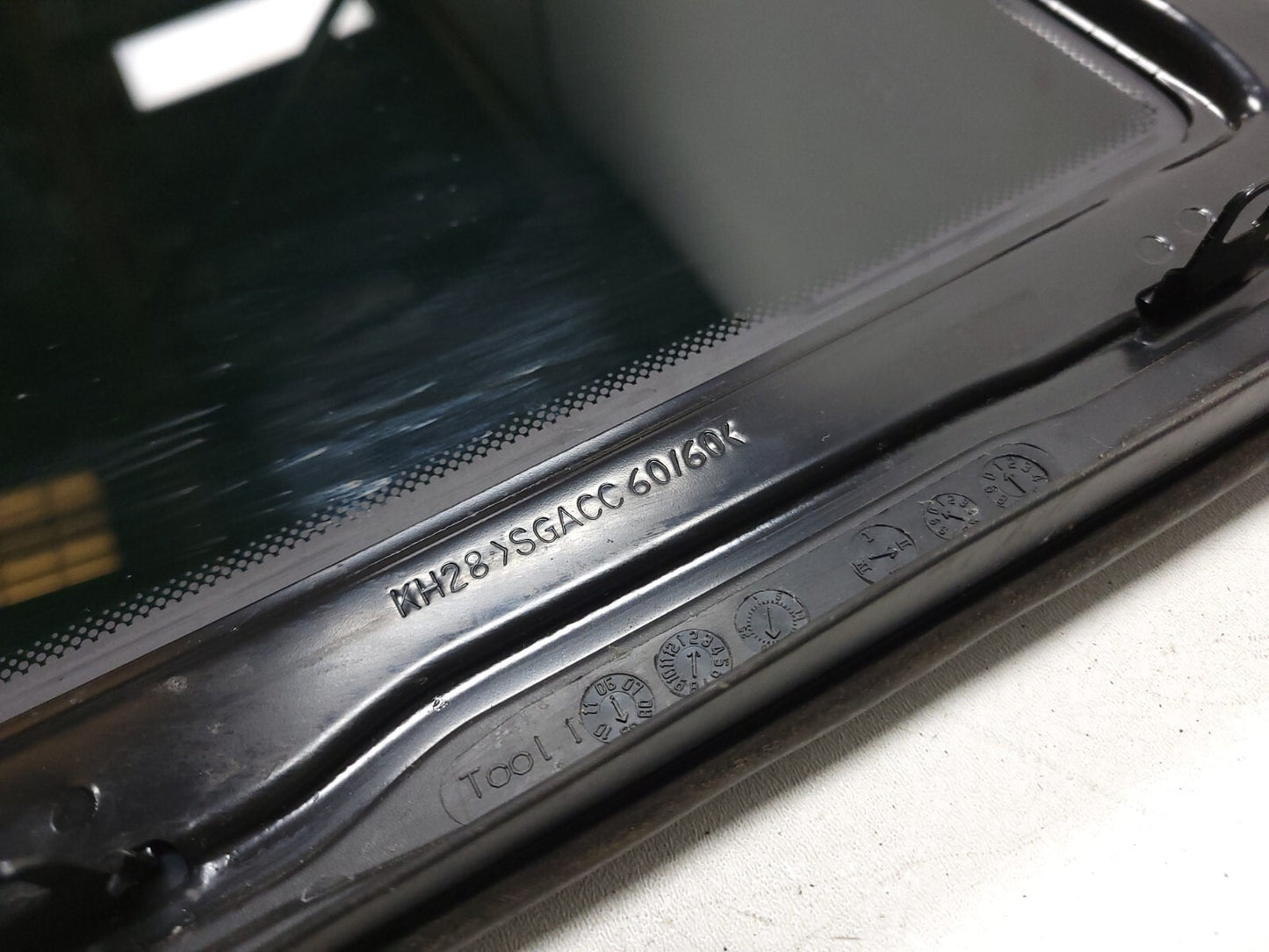 09-14 Hyundai Genesis Sunroof Glass OEM Sedan