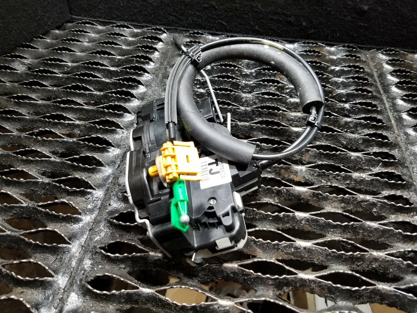 2014 Chevrolet Camaro Front Passenger Door Lock Latch Actuator OEM