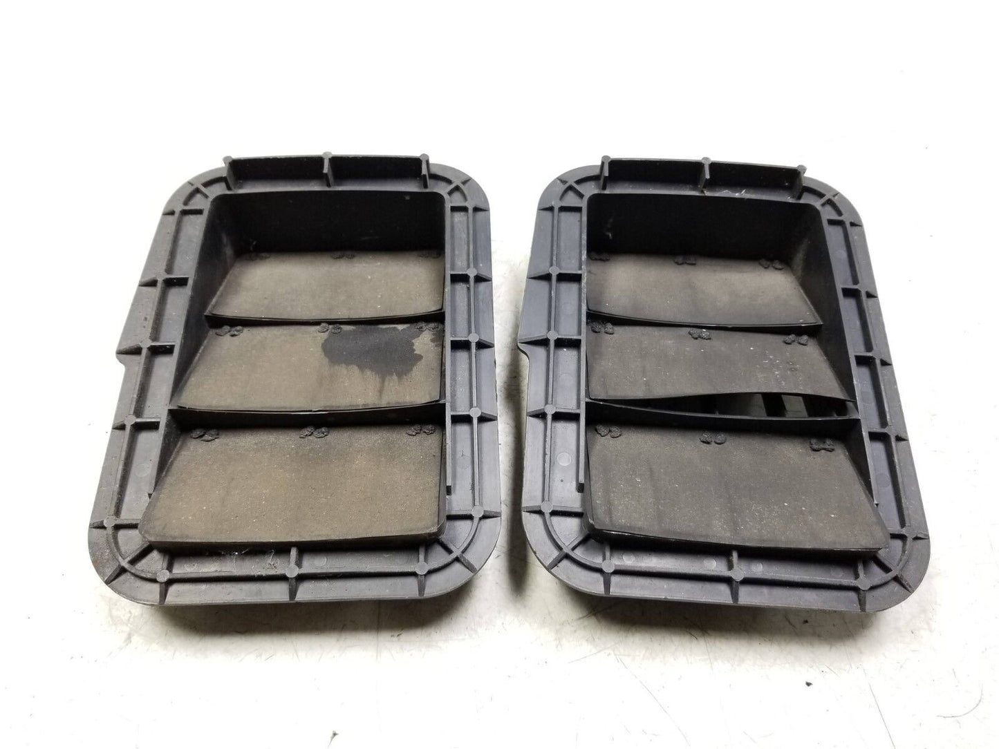 08 - 15 Scion Xb Rear Outer Quarter Panel Vent 62940-16060 2pcs OEM
