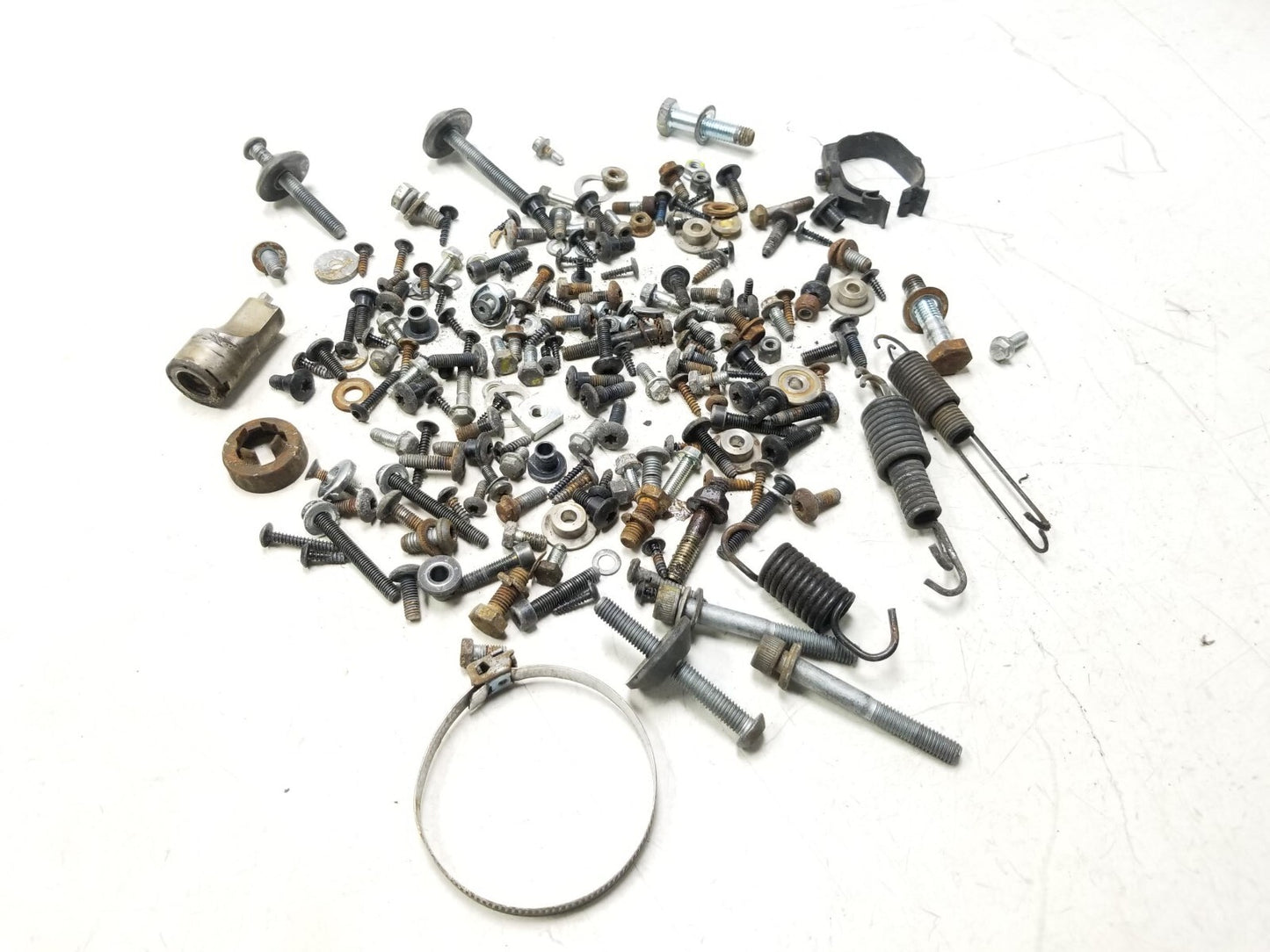 2011 - 2021 Piaggio Bv 350 Misc Bolt Hardware Screw Nuts Bracket OEM