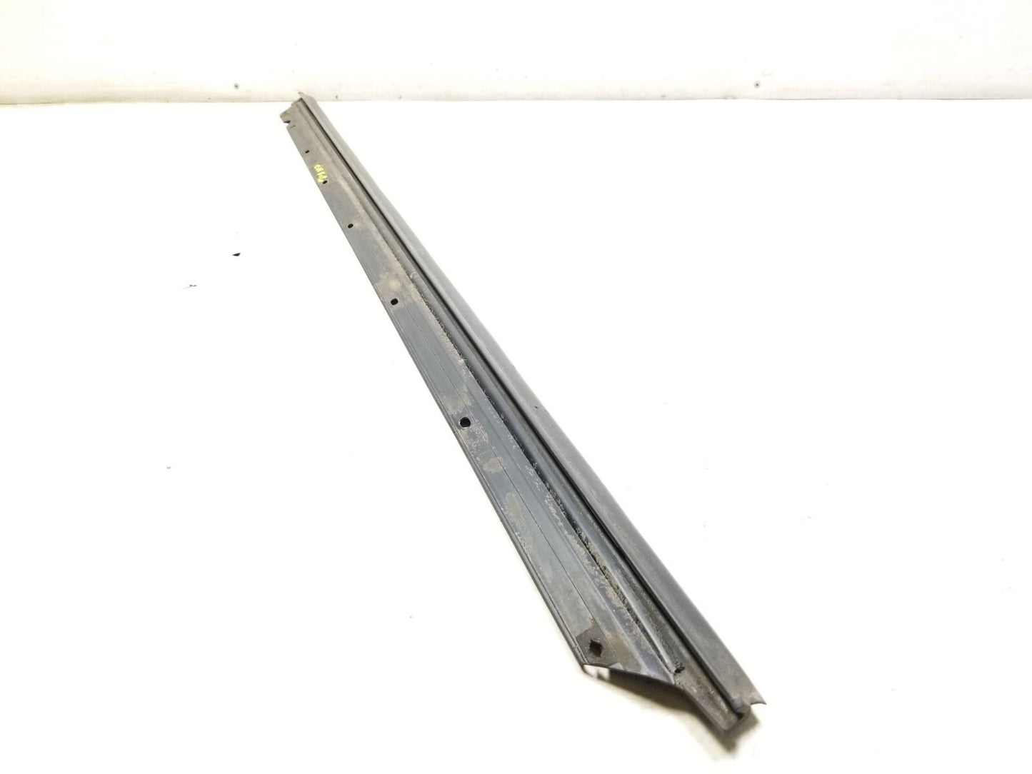 2008 - 2015 Nissan Rogue Front Door Window Belt Seal Driver Side Left 2pcs OEM