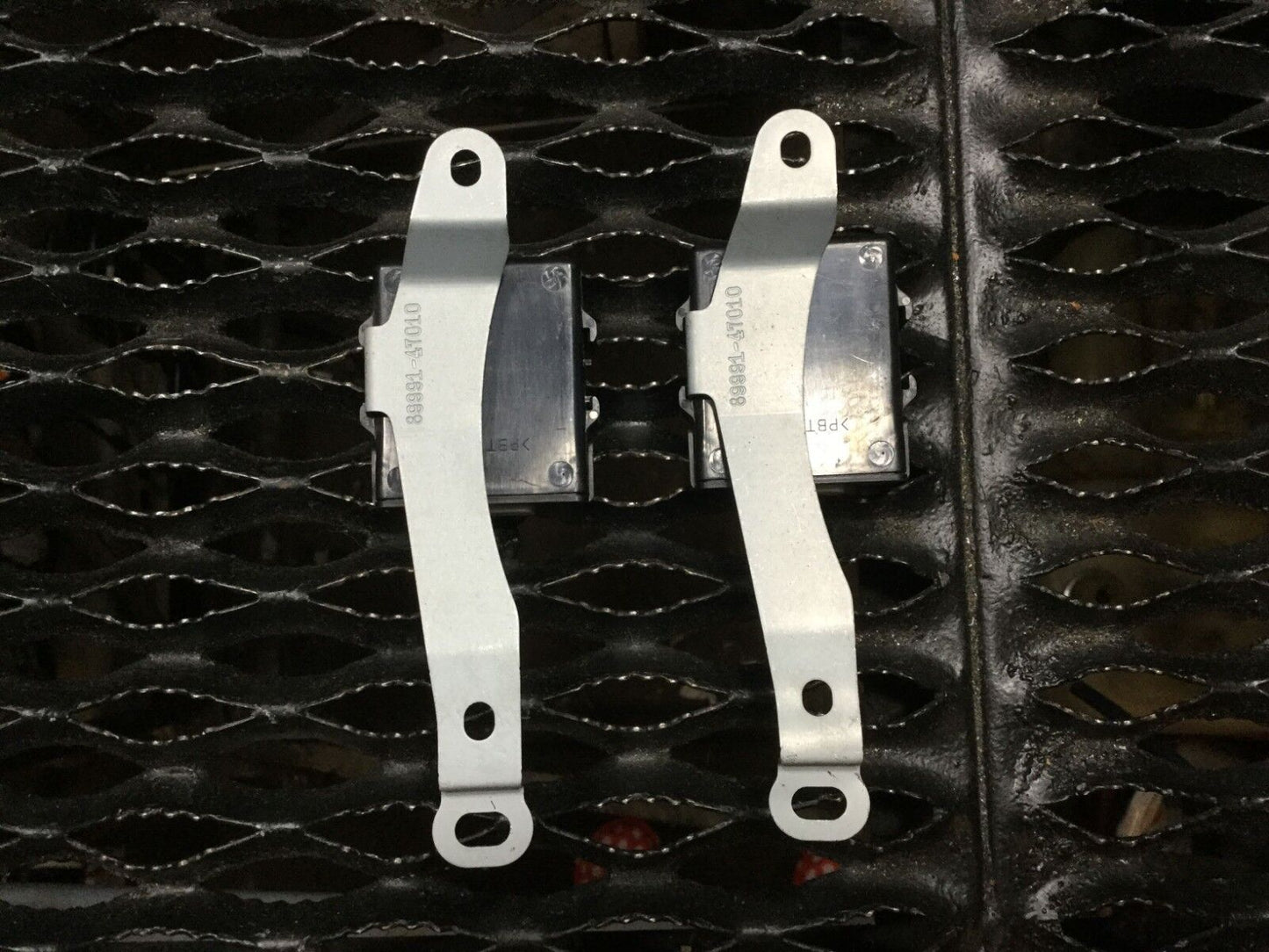 04 05 06 07 08 09 Toyota Prius Front Lh & Rh Indoor Oscillator Module 2pcs  OEM