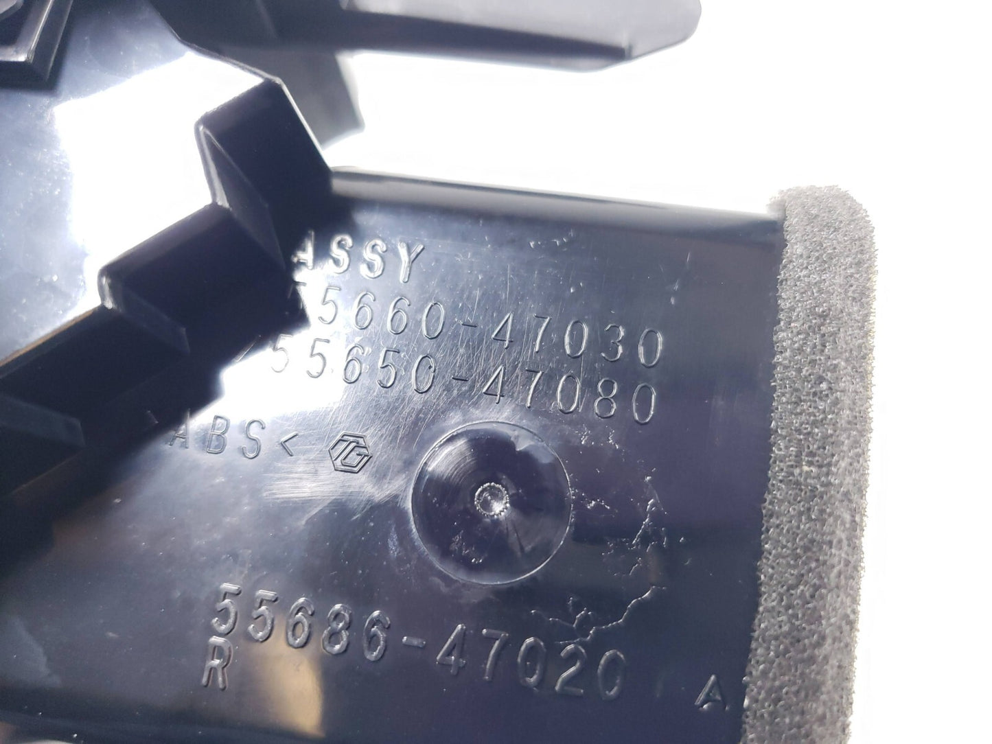 10 - 15 Toyota Prius Dash Air Vent Trim Passenger Side Right OEM