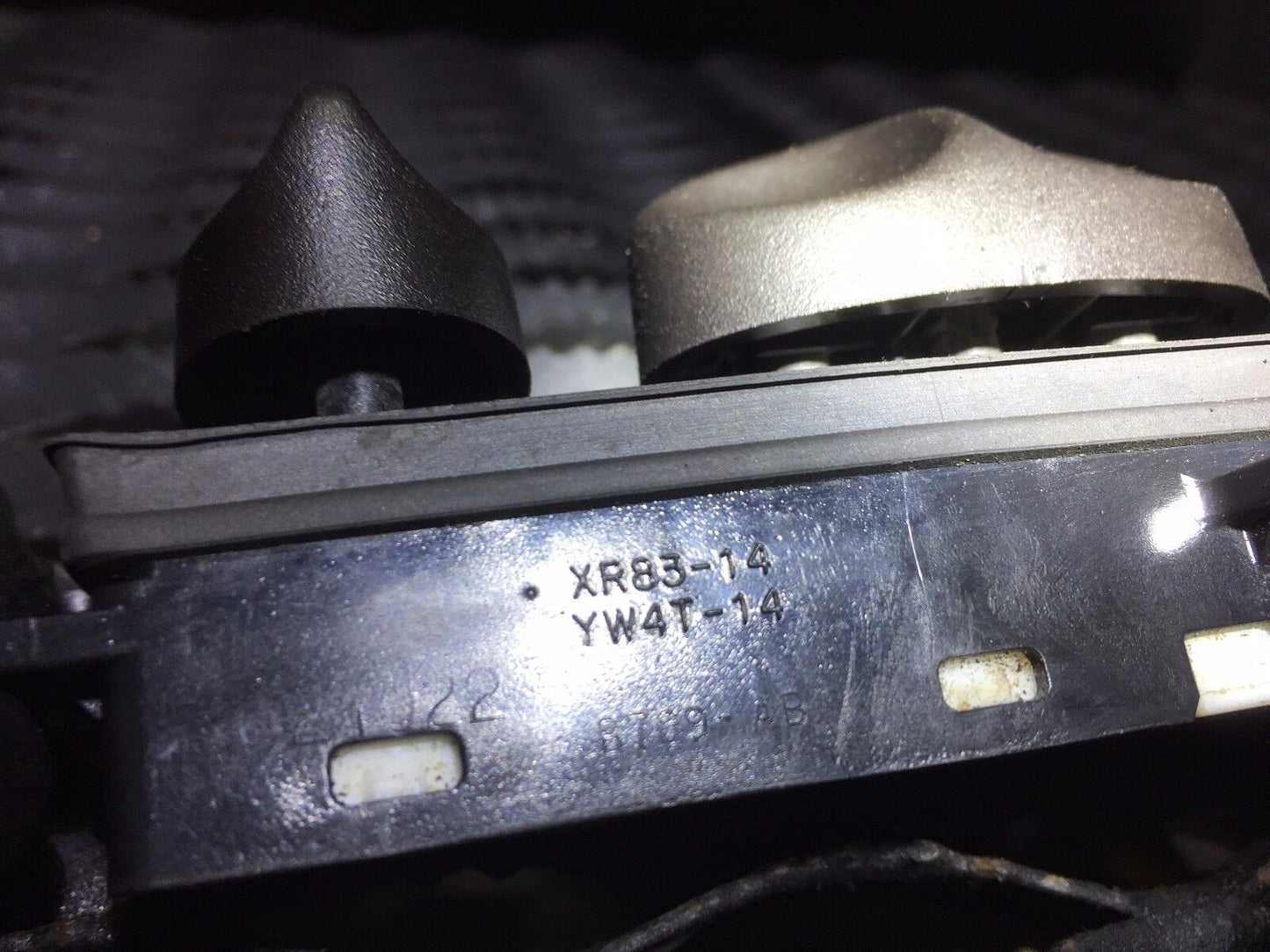 03-08 Jaguar X-type Driver Power Seat Switch Left Front  Adjust W/o Memory OEM