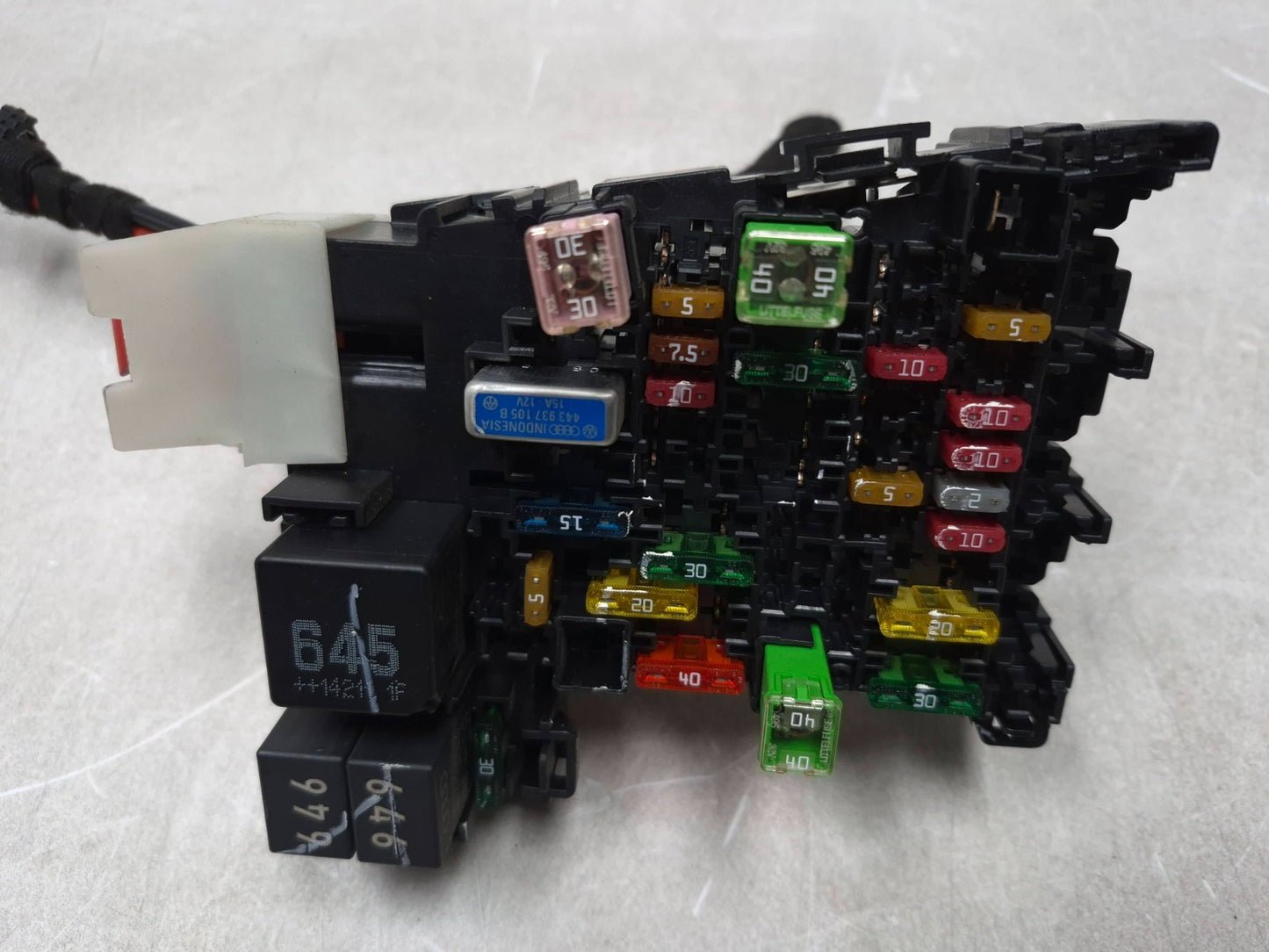 2015 Volkswagen Golf Cabin Fuse Box Relay Junction Block OEM