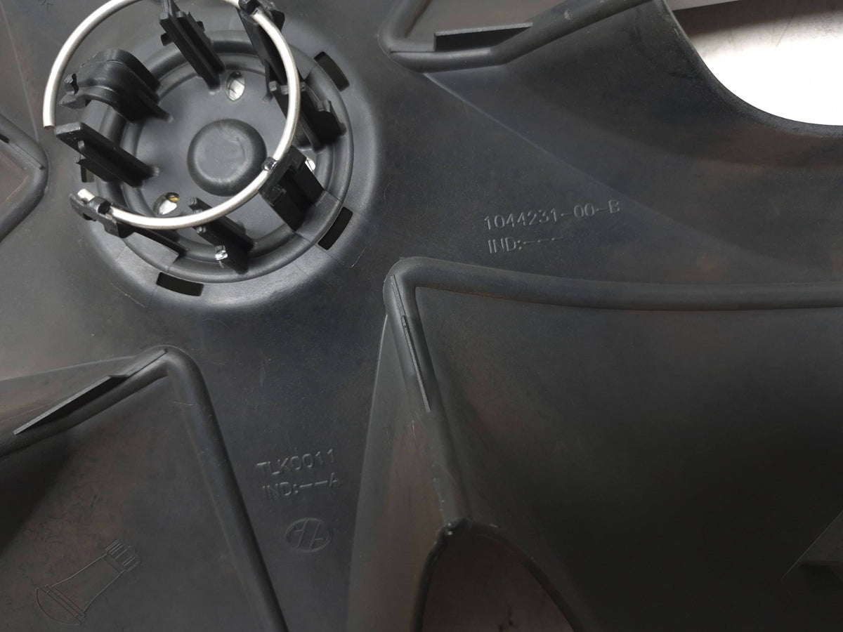 2018 Tesla Model 3 Wheel Cover 18" 1044231-00-b OEM