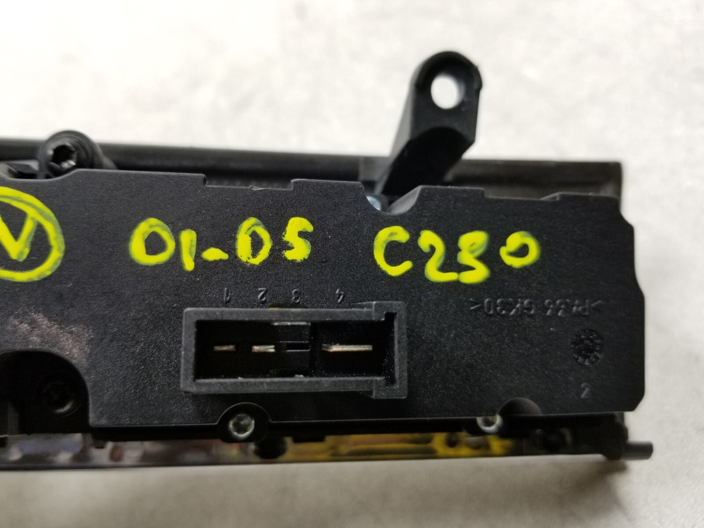 02-05 Mercedes W203 C230 Coupe Hazard Light Door Lock Control Panel Switch OEM