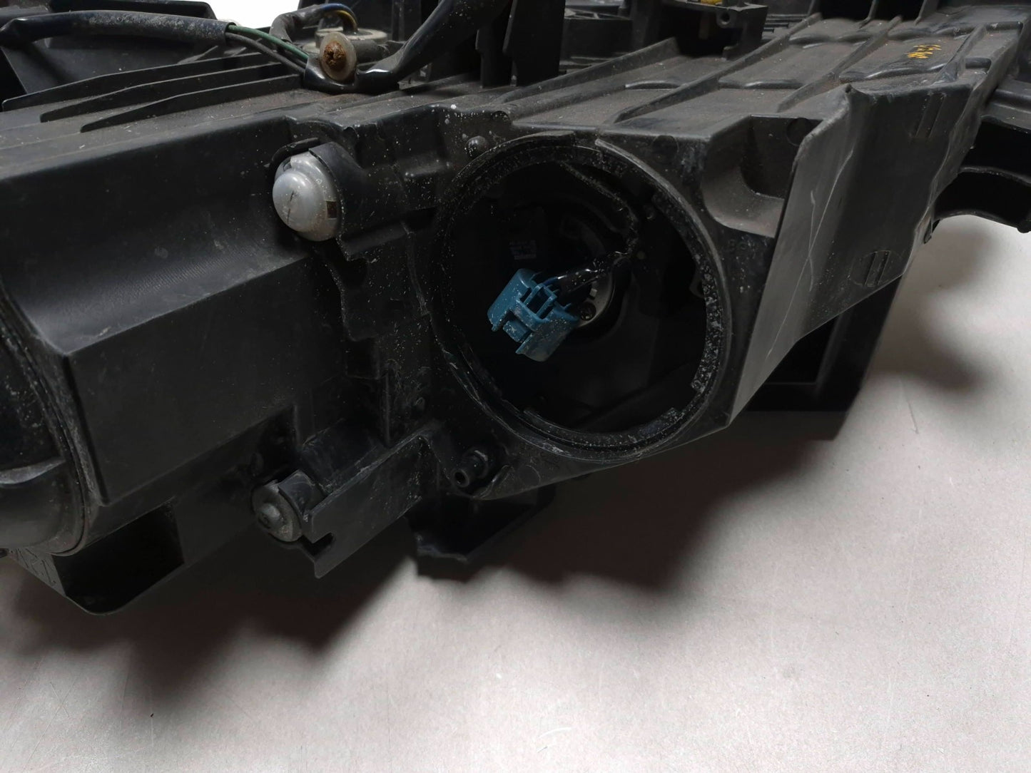 2011 Mazda Cx-9 Headlight Passenger Side Right OEM