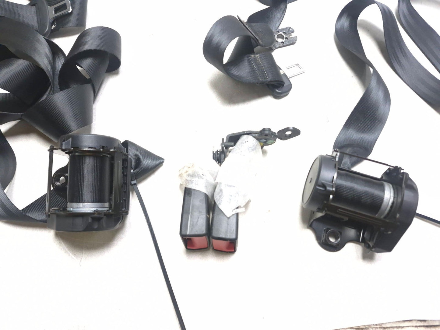2015 Volkswagen Golf Tsi Rear Seat Belt W/seat Belt Latch Right & Left Pair OEM