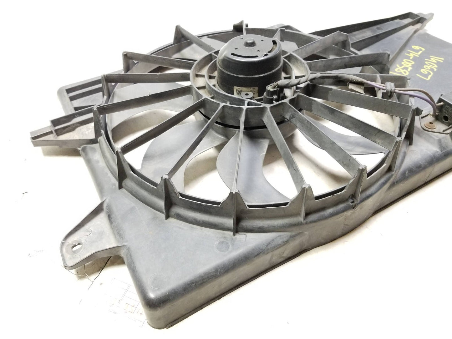 2007 - 2010 Ford Focus Radiator Fan Motor Assembly OEM