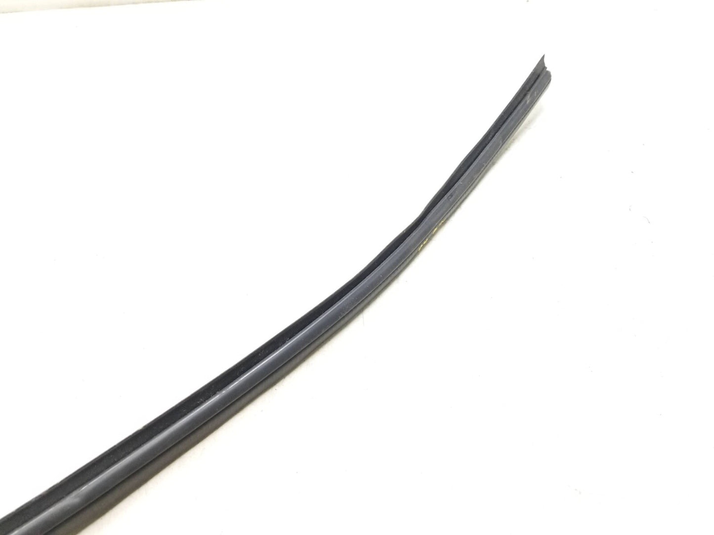2010 - 2016 Cadillac SRX Door Glass Belt Seal Molding 3 Pcs OEM
