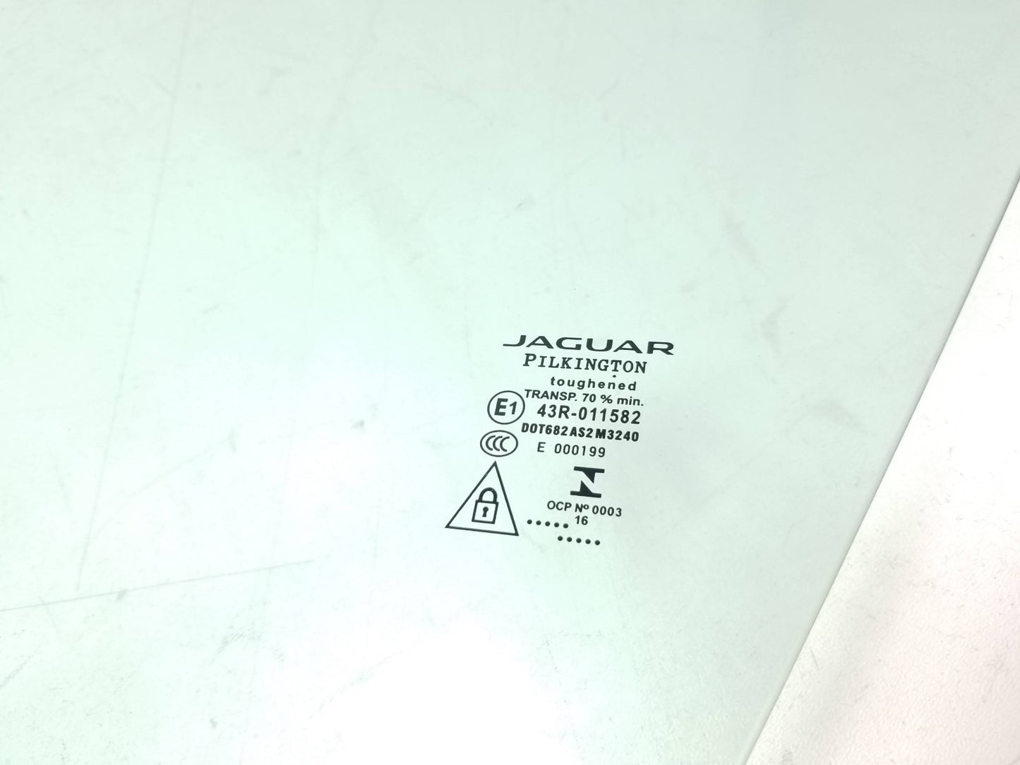 2017 Jaguar Xe Front Driver Side Left Door Glass T4n3103 OEM